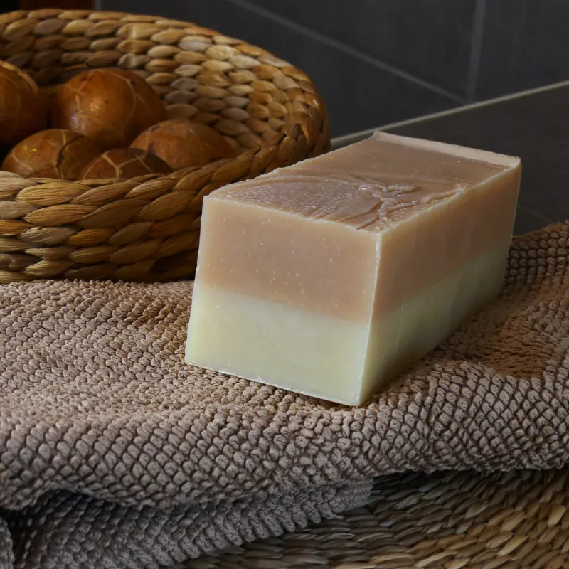 Pain de savon économique Rose trémière pour peaux très sèche