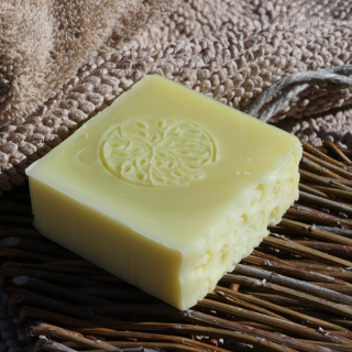 Savon purifiant à l'avocat - Nettoie, hydrate et équilibre la peau naturellement