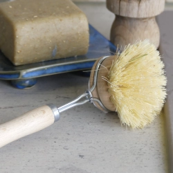 Brosse vaisselle rechargeable en bois de hêtre