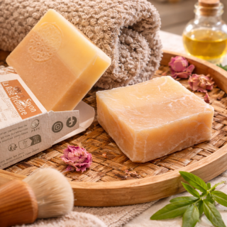 Savon La Rose Trémière | Savon artisanal naturel et surgras - La Savonnerie La Rose Trémière